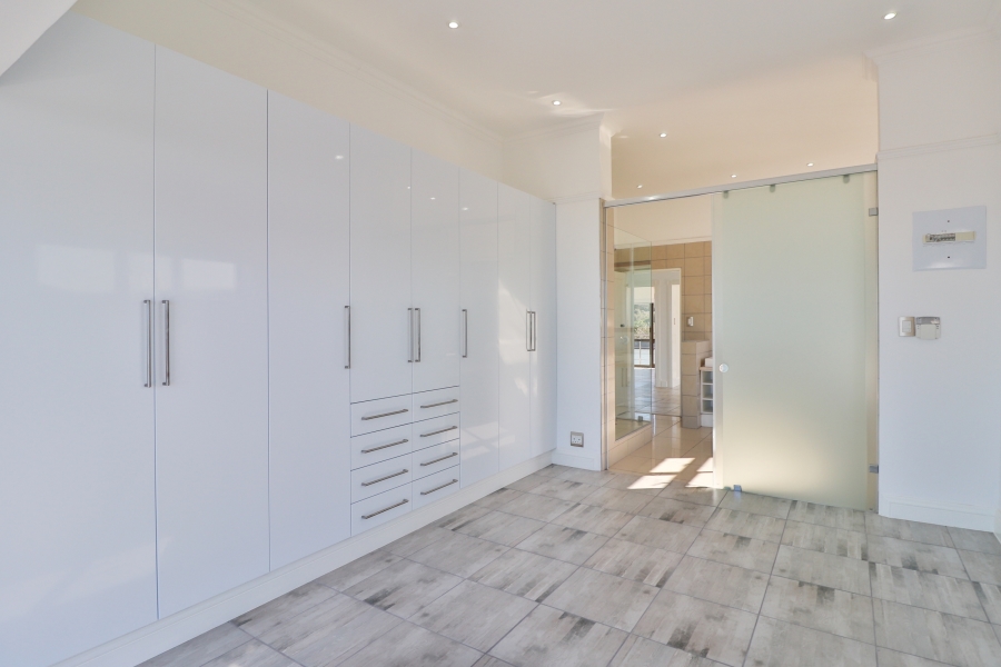 8 Bedroom Property for Sale in Reebok Western Cape